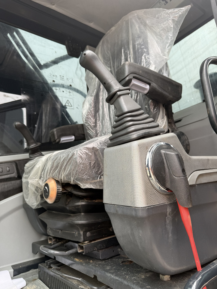 HYUNDAI HX220HD - 履带式挖掘机:图3 HYUNDAI HX220HD - 履带式挖掘机:图3