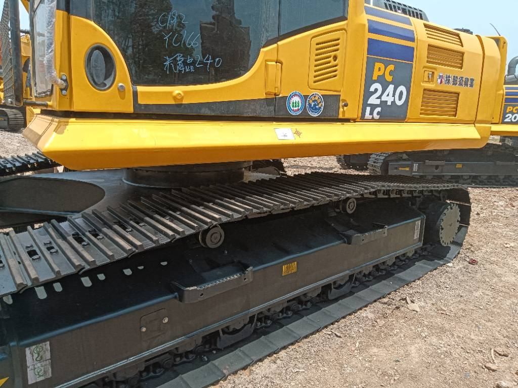 KOMATSU PC 240 - 履带式挖掘机:图3 KOMATSU PC 240 - 履带式挖掘机:图3