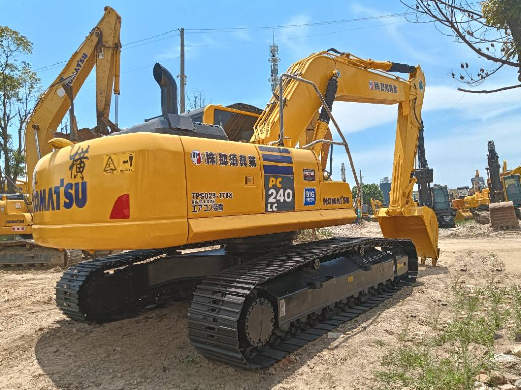 KOMATSU PC 240 - 履带式挖掘机:图1 KOMATSU PC 240 - 履带式挖掘机:图1