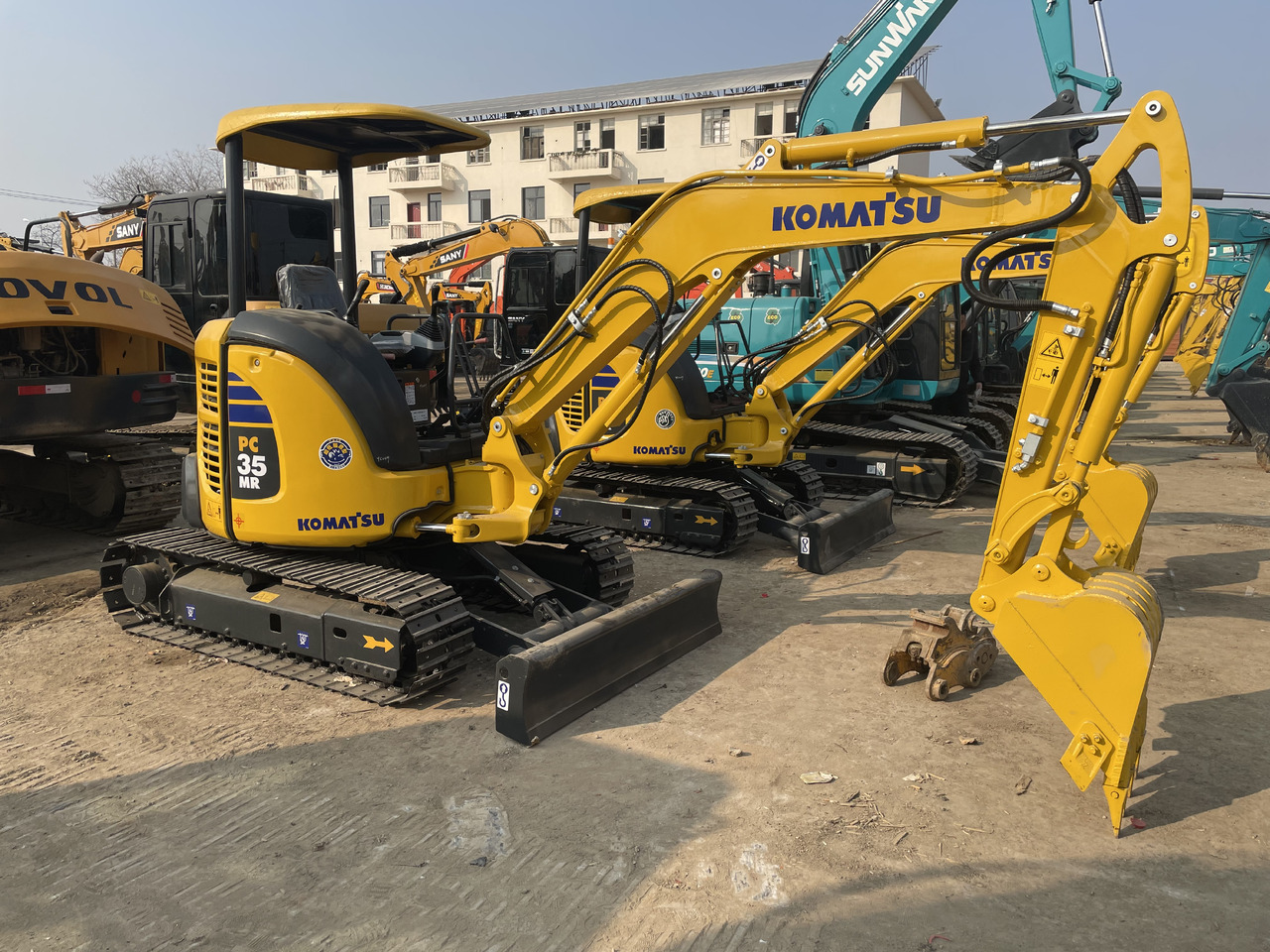 KOMATSU PC 35 MR-3 - 小型挖掘机:图1 KOMATSU PC 35 MR-3 - 小型挖掘机:图1