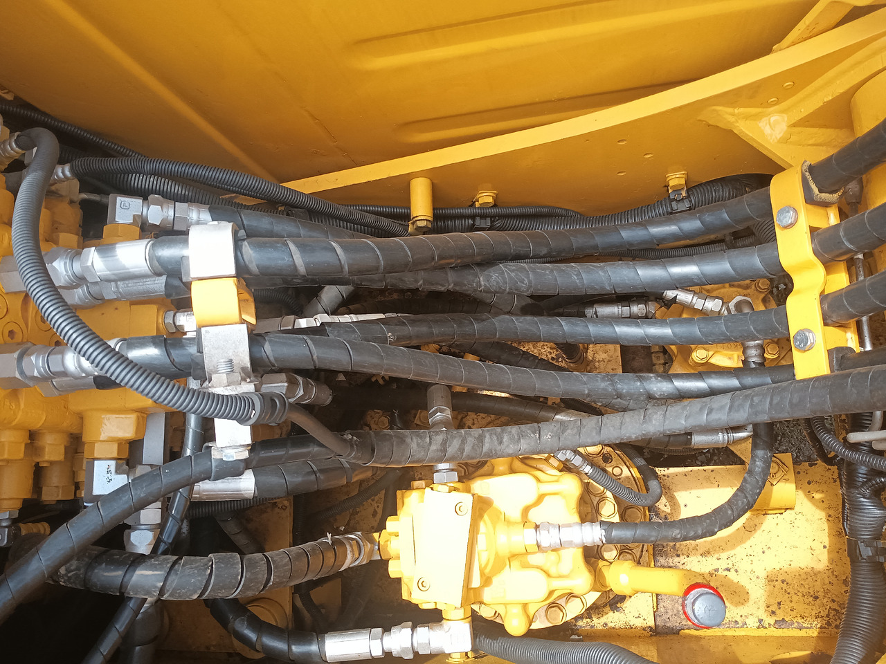 KOMATSU PC120 - 履带式挖掘机:图3 KOMATSU PC120 - 履带式挖掘机:图3