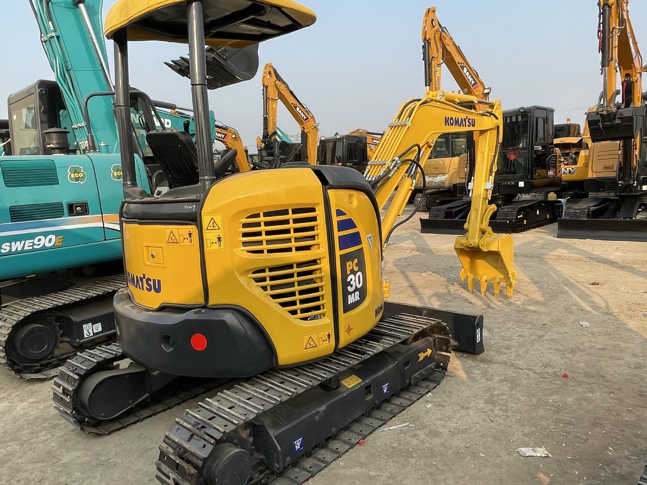KOMATSU PC30MR-3 - 小型挖掘机:图3 KOMATSU PC30MR-3 - 小型挖掘机:图3