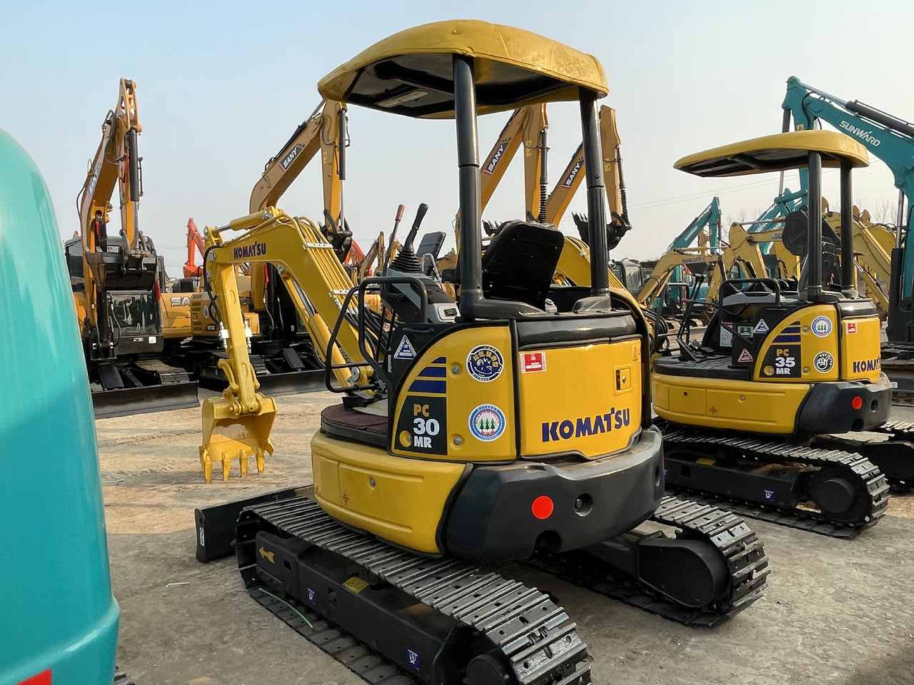 KOMATSU PC30MR-3 - 小型挖掘机:图1 KOMATSU PC30MR-3 - 小型挖掘机:图1