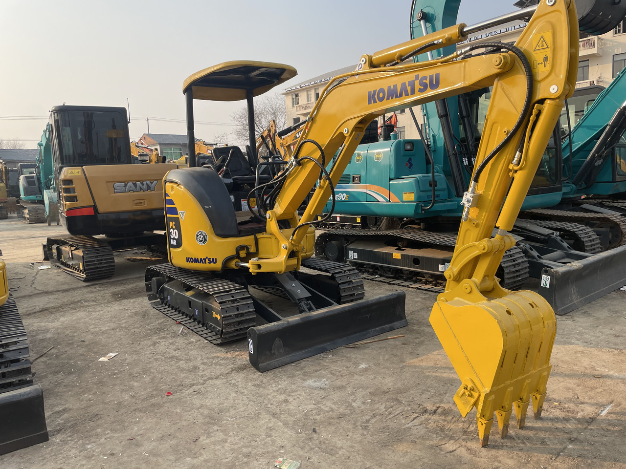 KOMATSU PC30MR-3 - 小型挖掘机:图2 KOMATSU PC30MR-3 - 小型挖掘机:图2