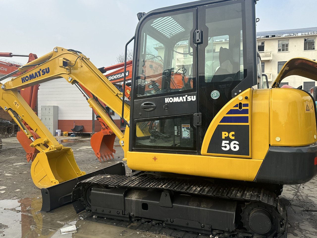 KOMATSU PC56-3 - 小型挖掘机:图1 KOMATSU PC56-3 - 小型挖掘机:图1