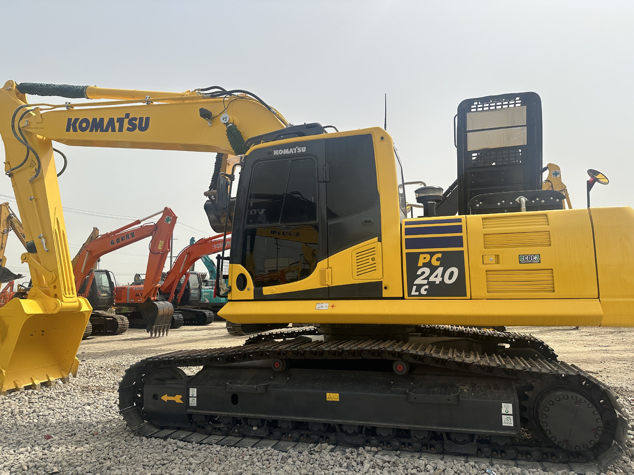 Komatsu PC 240 LC-8 - 履带式挖掘机:图1 Komatsu PC 240 LC-8 - 履带式挖掘机:图1