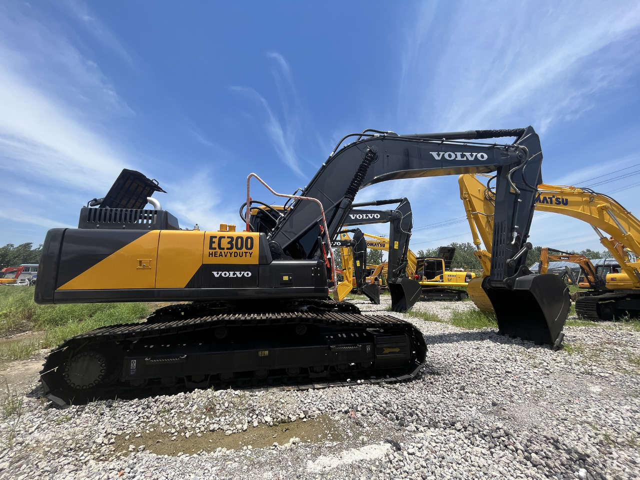 Volvo EC300DL - 履带式挖掘机:图1 Volvo EC300DL - 履带式挖掘机:图1