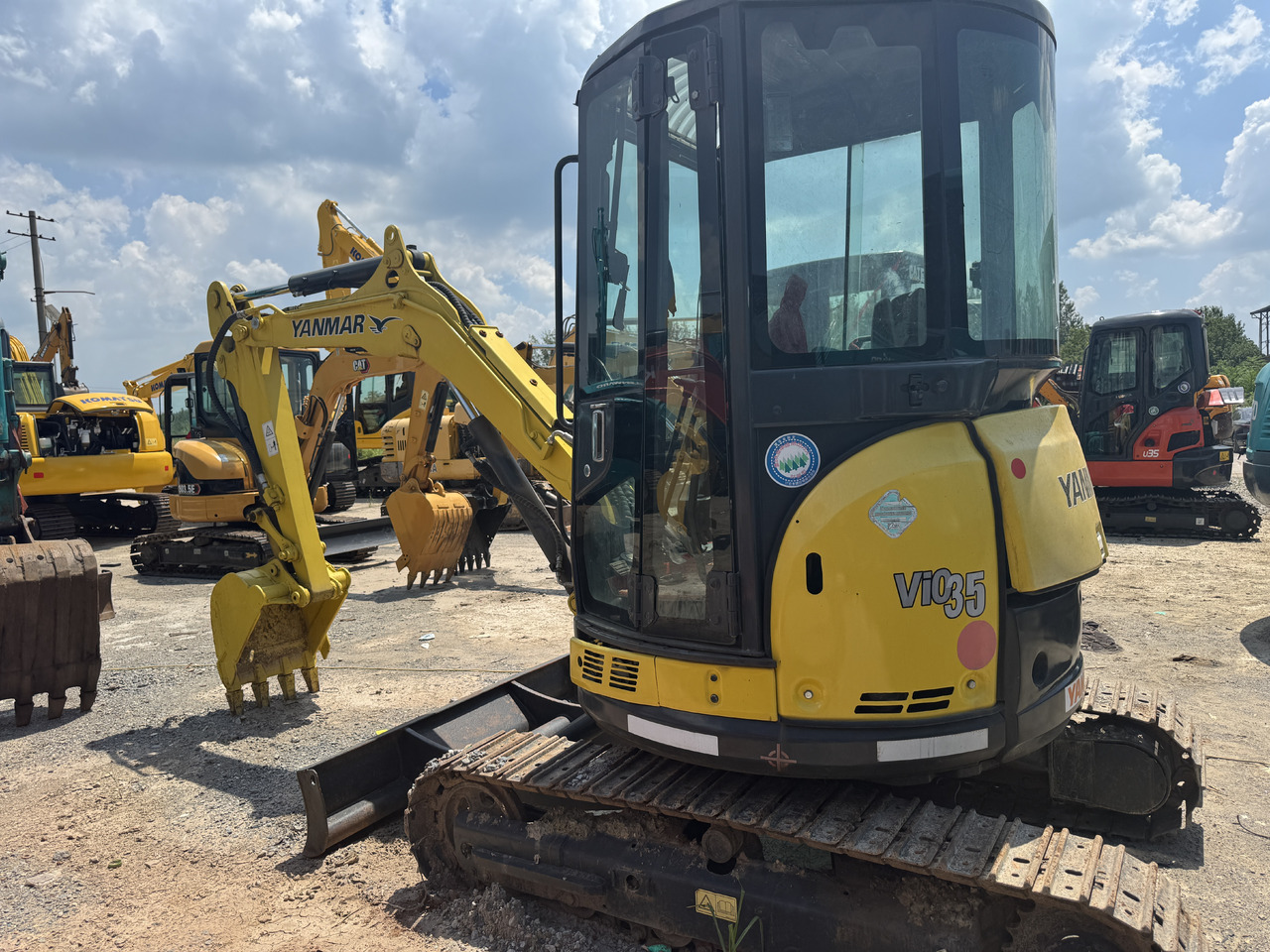 YANMAR VIO35-6 - 小型挖掘机:图1 YANMAR VIO35-6 - 小型挖掘机:图1