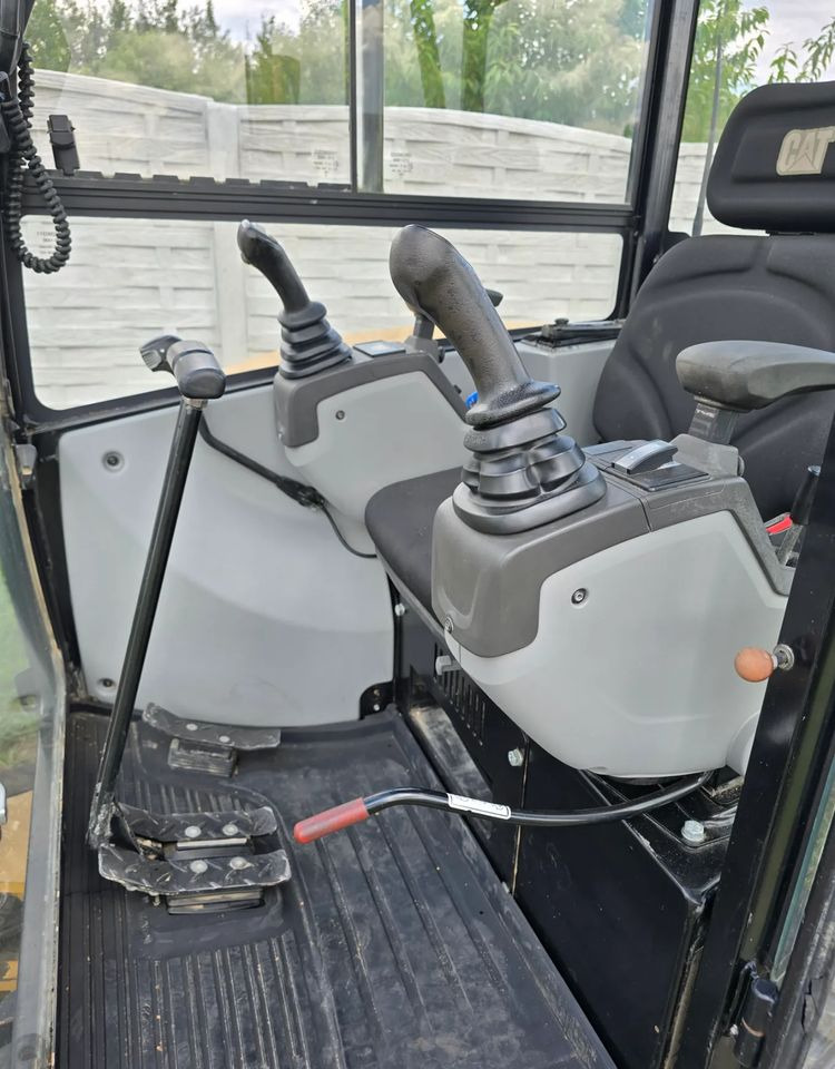 Caterpillar - 小型挖掘机:图3 Caterpillar - 小型挖掘机:图3