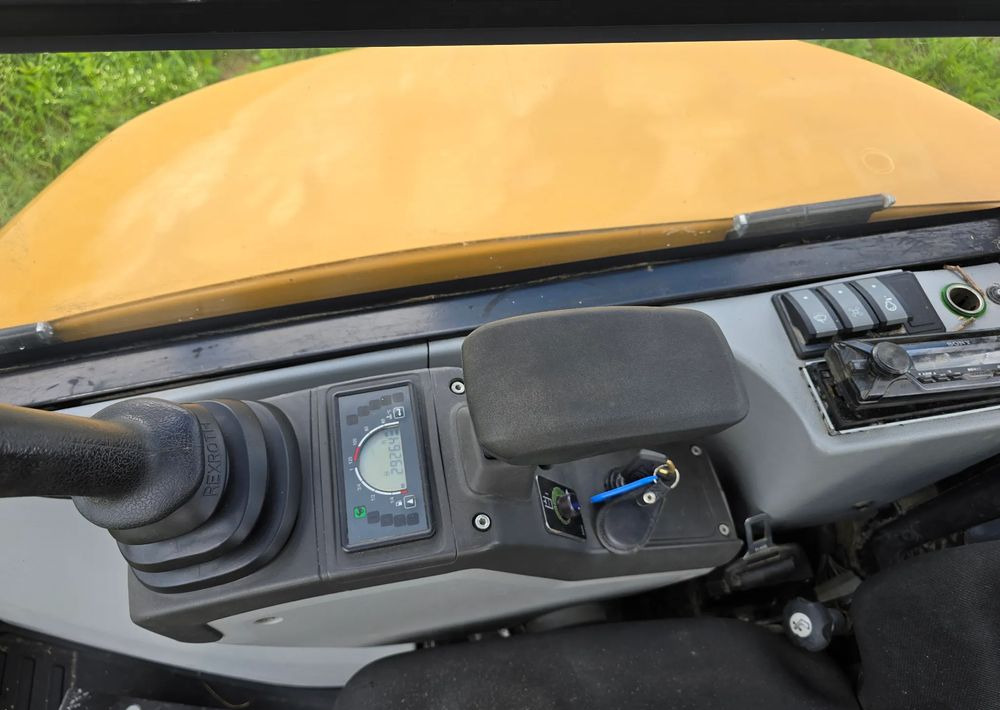 Caterpillar - 小型挖掘机:图4 Caterpillar - 小型挖掘机:图4