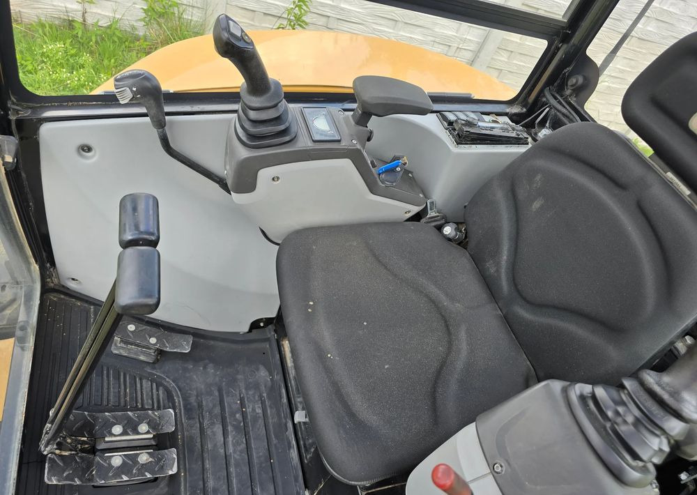 Caterpillar - 小型挖掘机:图5 Caterpillar - 小型挖掘机:图5