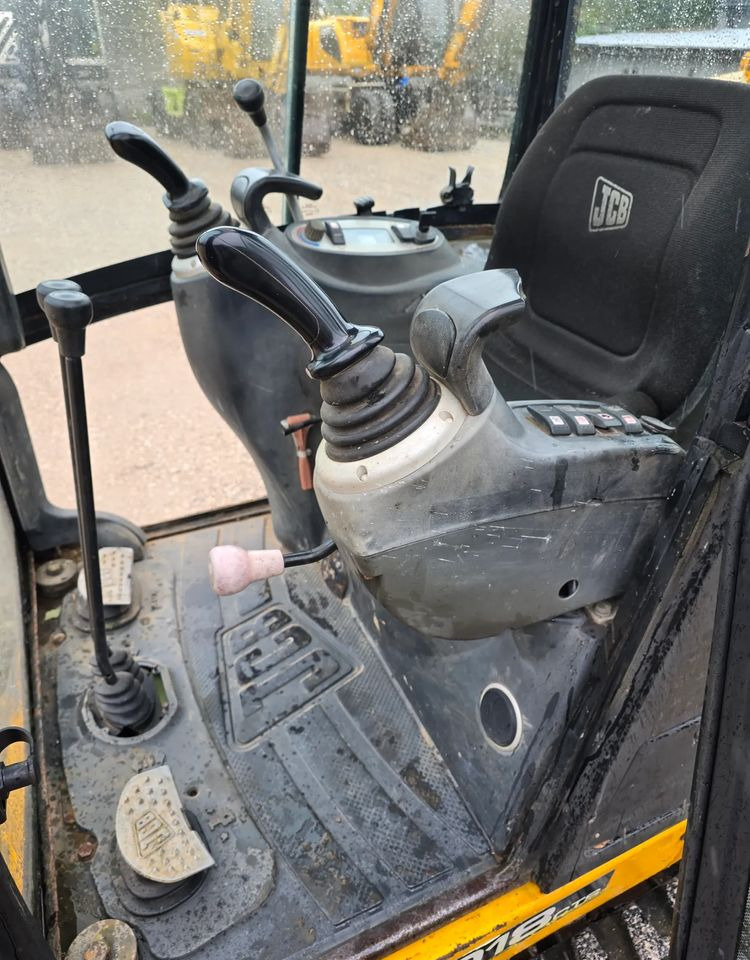 JCB - 小型挖掘机:图3 JCB - 小型挖掘机:图3