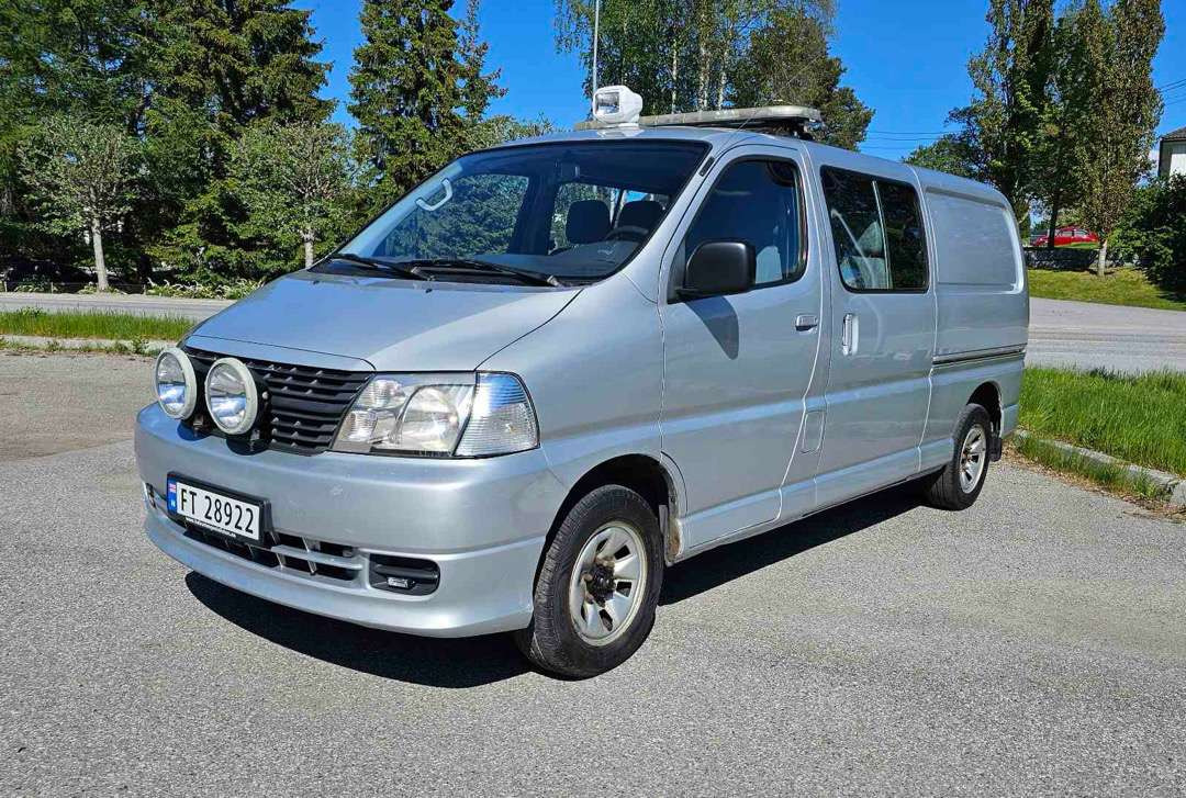 2009 Personbil Toyota Hiace 4 WD Lang type 9 seter EU-Godkjent - 汽车:图1 2009 Personbil Toyota Hiace 4 WD Lang type 9 seter EU-Godkjent - 汽车:图1