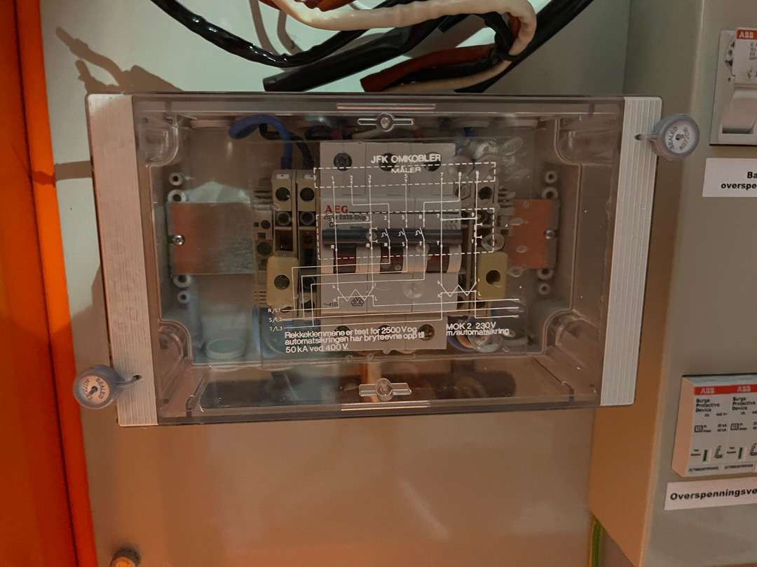 Holte strømskap 230 V - 工具/ 设备:图5 Holte strømskap 230 V - 工具/ 设备:图5