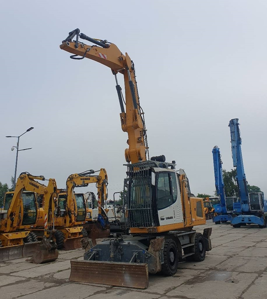 Liebherr LH 22 M - 垃圾/ 工业叉装车:图1 Liebherr LH 22 M - 垃圾/ 工业叉装车:图1