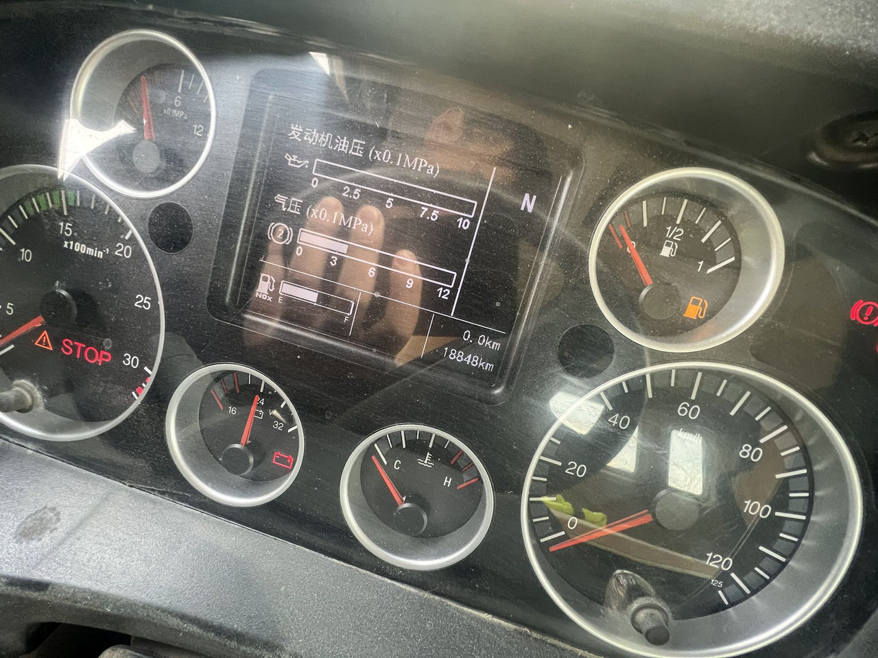 新的 混凝土搅拌车 HOWO TX12:图6 新的 混凝土搅拌车 HOWO TX12:图6
