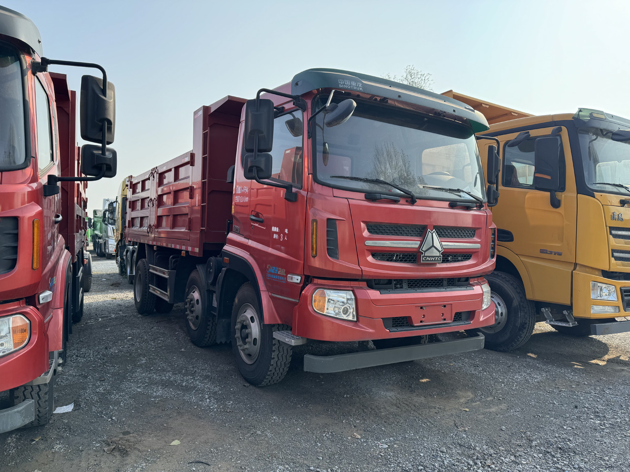 SINOTRUCK HOWO - 翻斗车:图2 SINOTRUCK HOWO - 翻斗车:图2