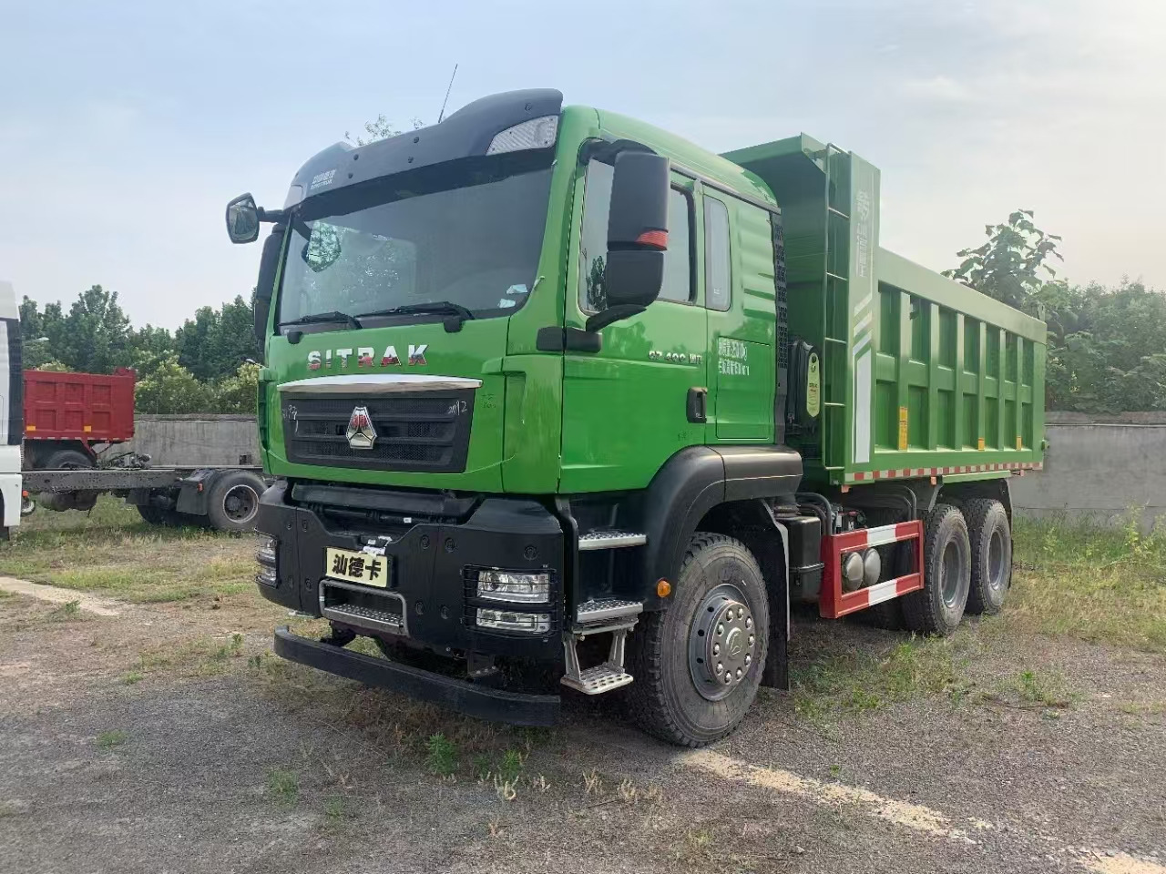 Sinotruck - 翻斗车:图1 Sinotruck - 翻斗车:图1