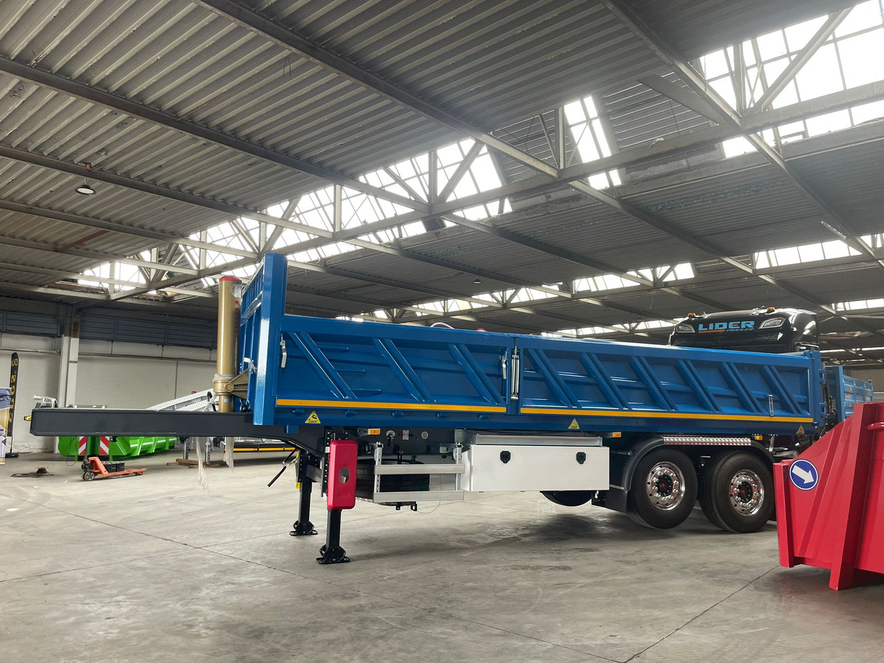 LIDER Kiepwagen 2 Assen - 翻斗半拖车:图2 LIDER Kiepwagen 2 Assen - 翻斗半拖车:图2