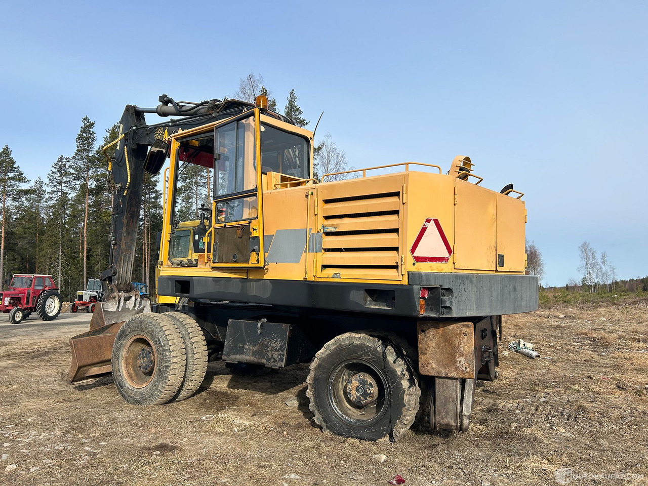 Åkerman H7 MC Pyörällustainen kaivinkone etupuskulevyllä, 1991, Kruunupyy - 轮式挖掘机:图2 Åkerman H7 MC Pyörällustainen kaivinkone etupuskulevyllä, 1991, Kruunupyy - 轮式挖掘机:图2