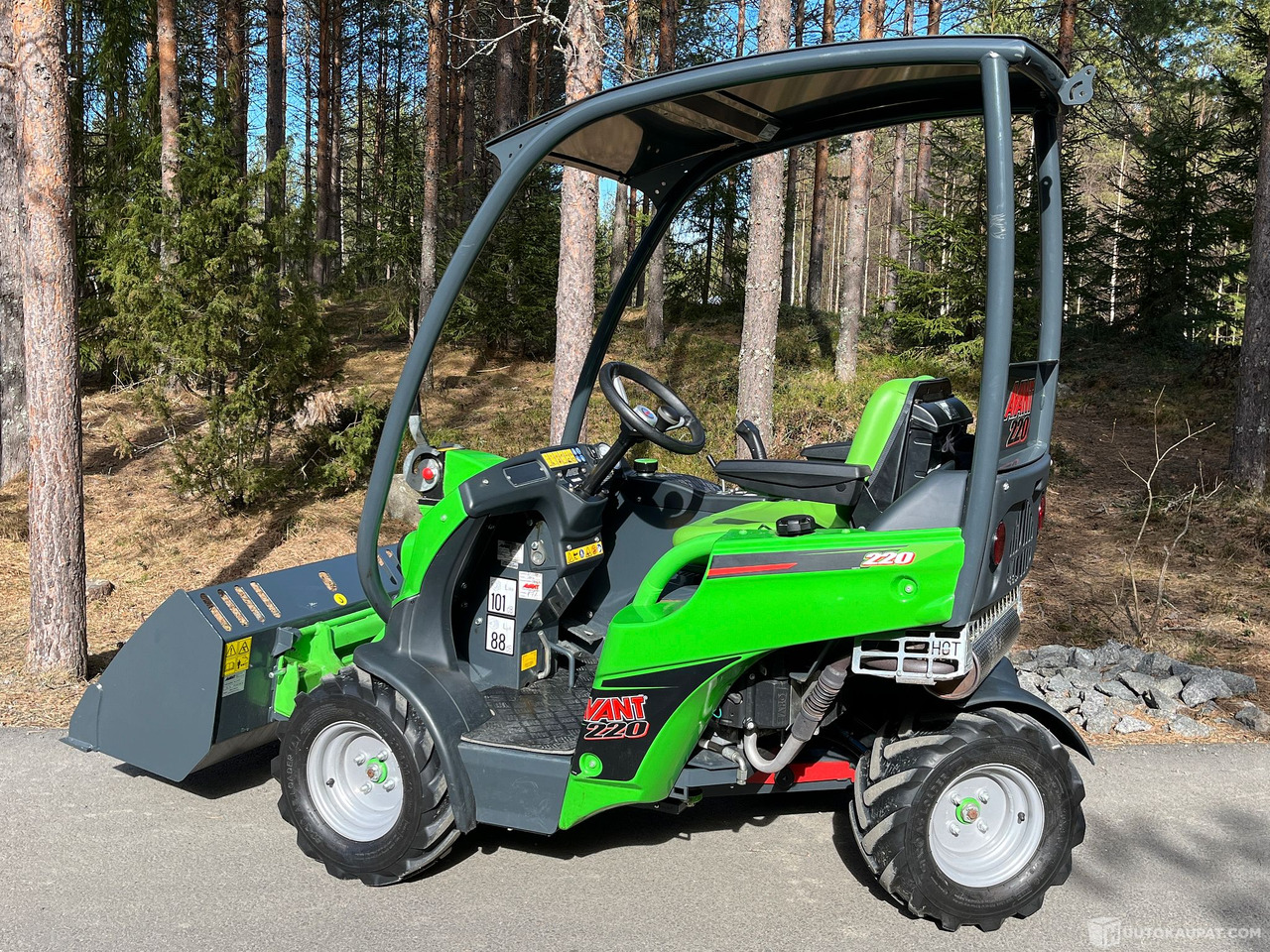 Avant 220 kahdella työlaitteella, 2021, vain 196h,, Jyväskylä - 紧凑型装载机:图3 Avant 220 kahdella työlaitteella, 2021, vain 196h,, Jyväskylä - 紧凑型装载机:图3