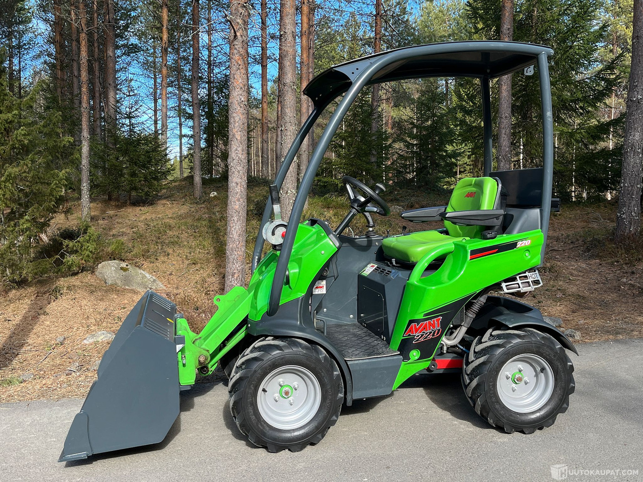 Avant 220 kahdella työlaitteella, 2021, vain 196h,, Jyväskylä - 紧凑型装载机:图1 Avant 220 kahdella työlaitteella, 2021, vain 196h,, Jyväskylä - 紧凑型装载机:图1