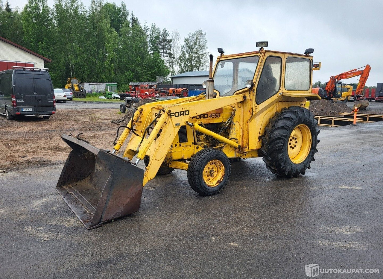 Ford 4550, 1971, Diesel Traktori + etukuormaaja MTK25, Virrat - 拖拉机:图1 Ford 4550, 1971, Diesel Traktori + etukuormaaja MTK25, Virrat - 拖拉机:图1