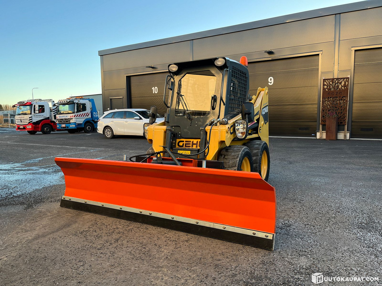 Gehl 4240, year 2012, only 954 h + 3 attachments, Tampere - 滑移装载机:图2 Gehl 4240, year 2012, only 954 h + 3 attachments, Tampere - 滑移装载机:图2