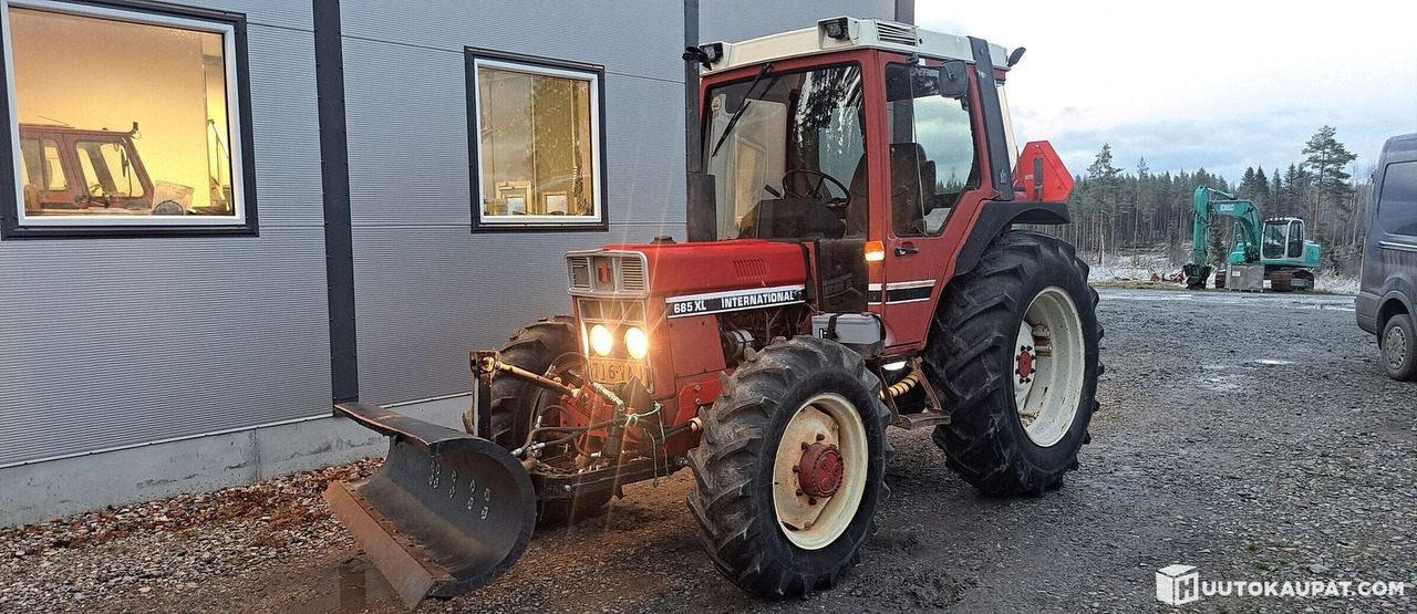 International 585XL, 1985, Diesel, 6 147 h Traktori, Kruunupyy - 拖拉机:图1 International 585XL, 1985, Diesel, 6 147 h Traktori, Kruunupyy - 拖拉机:图1