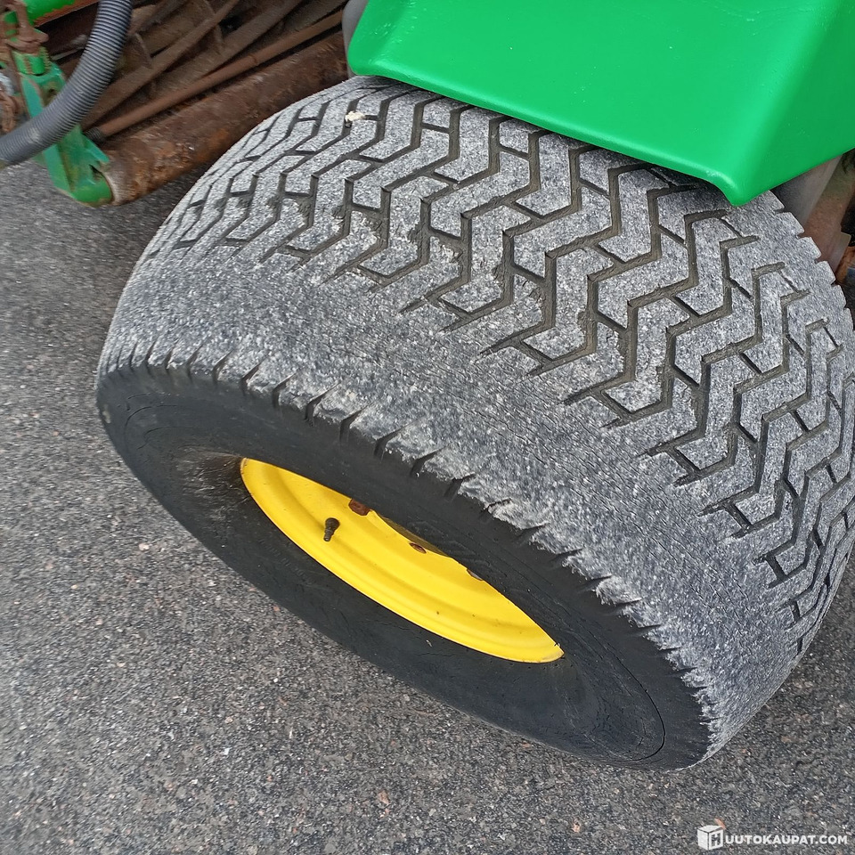 园林割草机 John Deere 3235 kelaleikkuri, 4 WD ja hytti, Hollola:图17 园林割草机 John Deere 3235 kelaleikkuri, 4 WD ja hytti, Hollola:图17