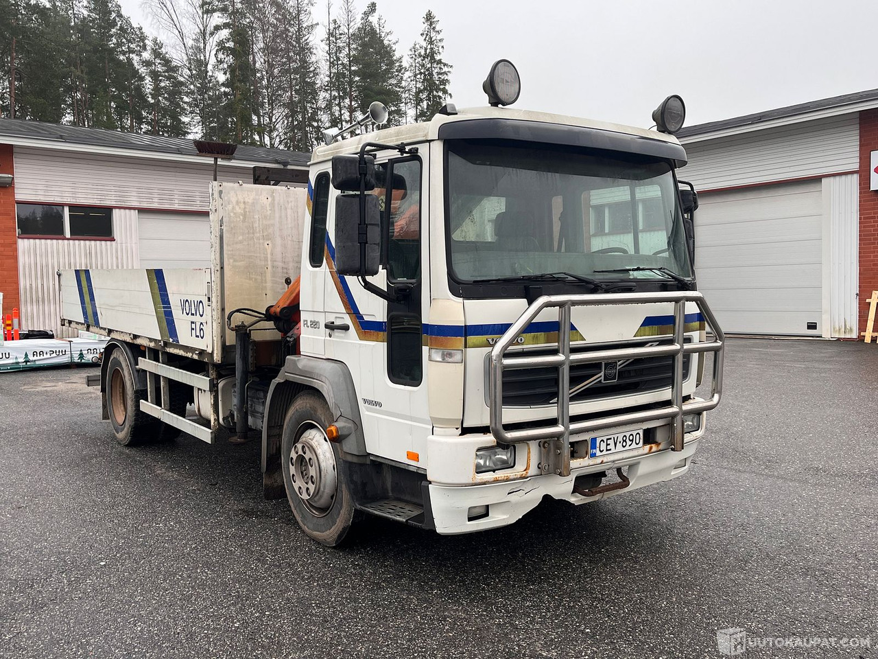 Volvo FL612-FL6H-42R/400, kuorma-auto nosturilla, 2001, Rusko - 栏板式/ 平板卡车, 起重车:图3 Volvo FL612-FL6H-42R/400, kuorma-auto nosturilla, 2001, Rusko - 栏板式/ 平板卡车, 起重车:图3