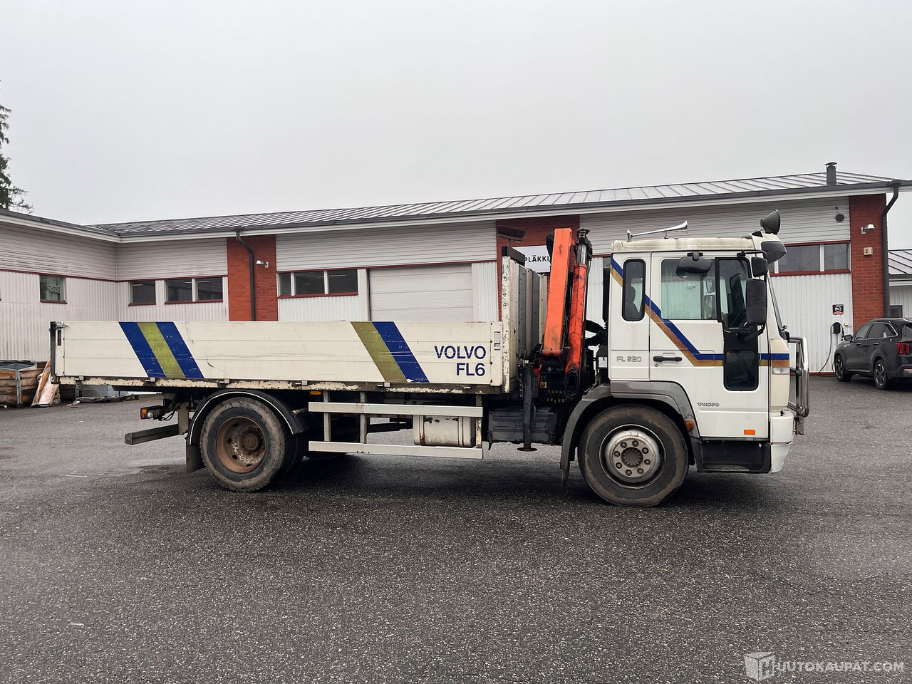 Volvo FL612-FL6H-42R/400, kuorma-auto nosturilla, 2001, Rusko - 栏板式/ 平板卡车, 起重车:图4 Volvo FL612-FL6H-42R/400, kuorma-auto nosturilla, 2001, Rusko - 栏板式/ 平板卡车, 起重车:图4