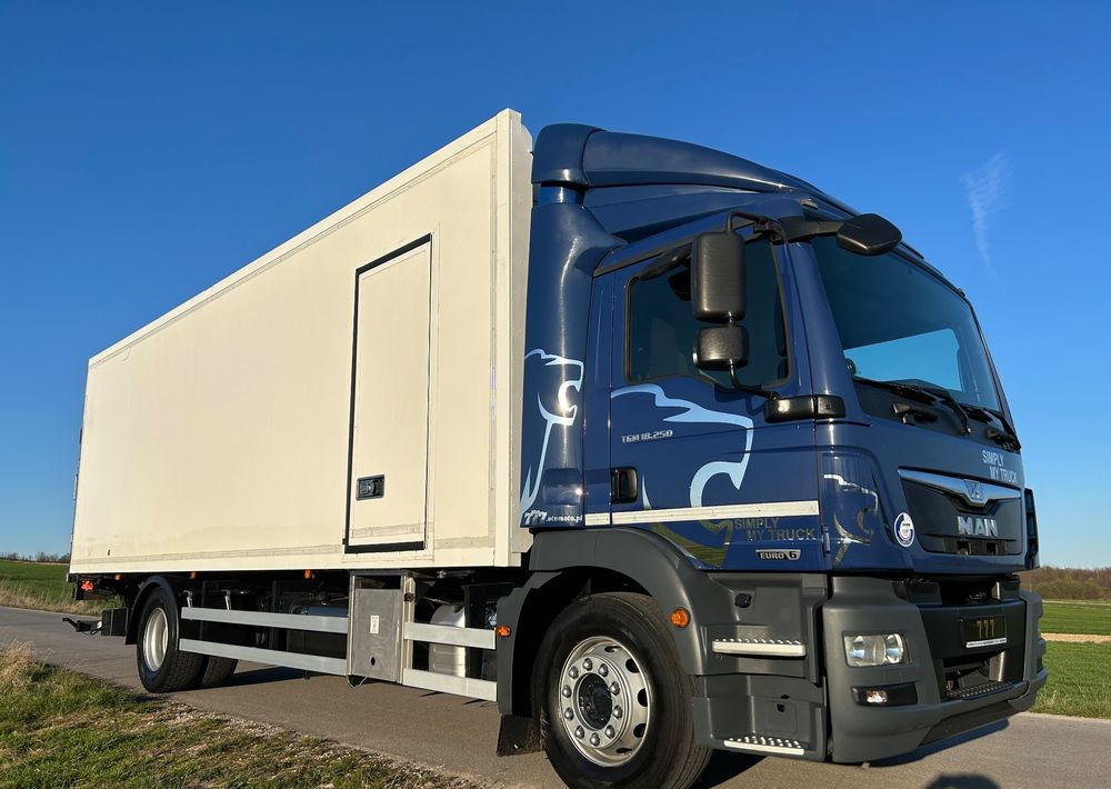 MAN TGM 18.250 Carrier 1950 D/E z Holandii / TOP STAN / 7.44m / 18 palet / winda + drzwi + drzwi boczne / OKAZJA - 冷藏车:图1 MAN TGM 18.250 Carrier 1950 D/E z Holandii / TOP STAN / 7.44m / 18 palet / winda + drzwi + drzwi boczne / OKAZJA - 冷藏车:图1
