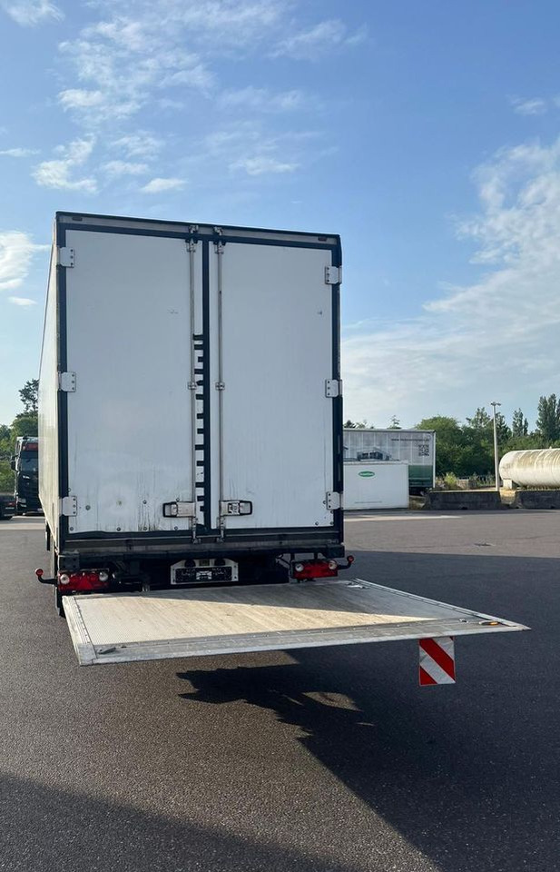 Schmitz Cargobull CARRIER MAXIMA 1300 / WINDA / DOPPEL STOCK / ŚCIANA GRODZIOWA / BELKI / PODNOSZONA OŚ / z Niemiec / TOP STAN 2011/ CARRIER CHŁODNIA CHLODNIA LODÓWKA PODWÓJNY ZAŁADUNEK PIĘTROWA - 冷藏半拖车:图5 Schmitz Cargobull CARRIER MAXIMA 1300 / WINDA / DOPPEL STOCK / ŚCIANA GRODZIOWA / BELKI / PODNOSZONA OŚ / z Niemiec / TOP STAN 2011/ CARRIER CHŁODNIA CHLODNIA LODÓWKA PODWÓJNY ZAŁADUNEK PIĘTROWA - 冷藏半拖车:图5