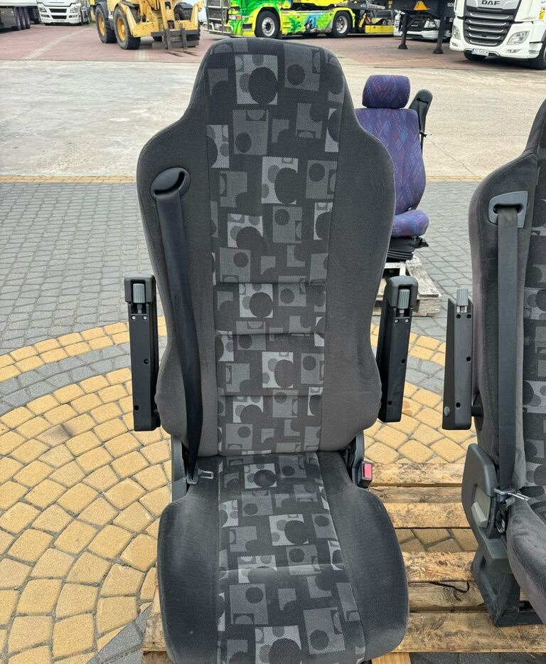 Mercedes-Benz ACTROS MP 2 MP 3 AXOR truck - 座椅 适用于 卡车:图1 Mercedes-Benz ACTROS MP 2 MP 3 AXOR truck - 座椅 适用于 卡车:图1