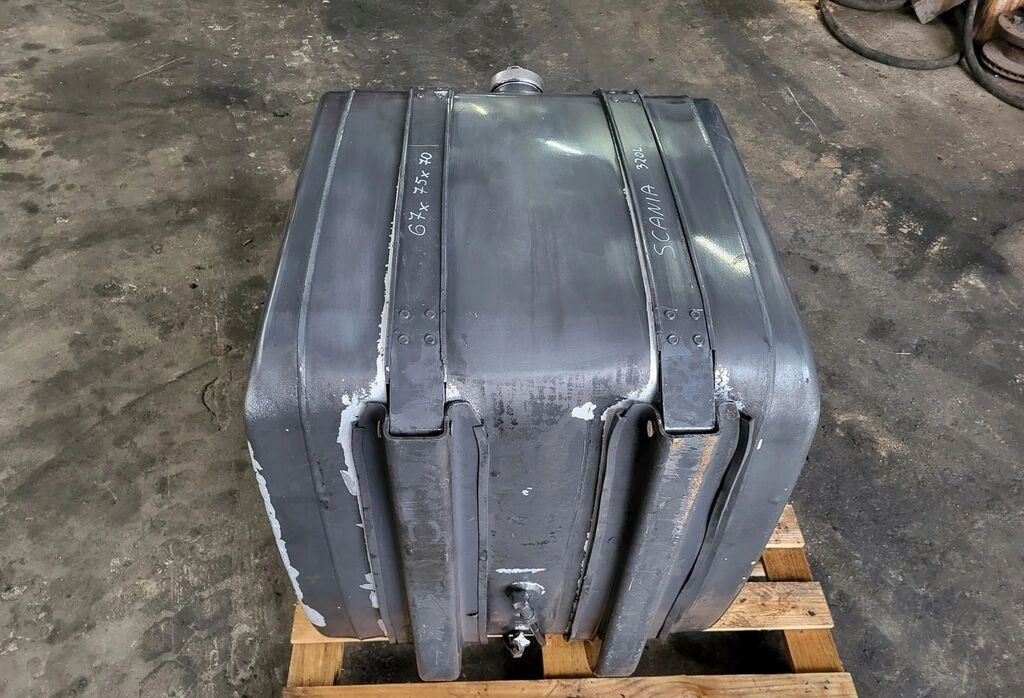 Scania 320L 1888934 Scania 320L 1888934 truck - 燃料箱 适用于 卡车:图1 Scania 320L 1888934 Scania 320L 1888934 truck - 燃料箱 适用于 卡车:图1