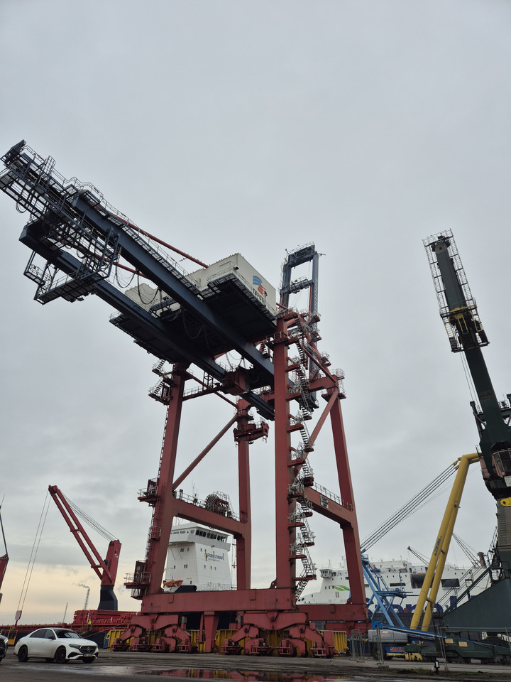 ZPMC STS crane - 港口设备:图2 ZPMC STS crane - 港口设备:图2