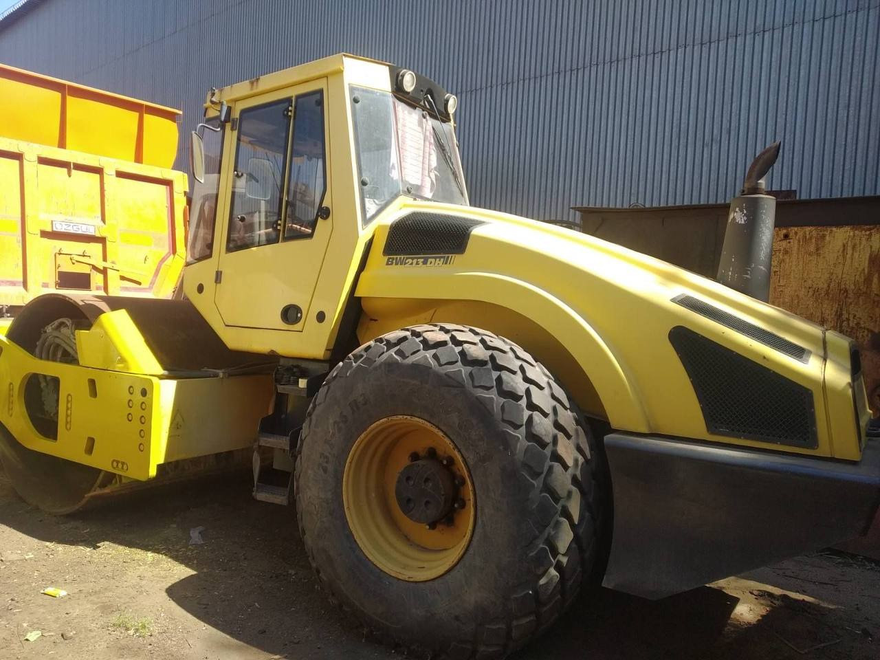 BOMAG BW 213 DH-4 - 压实机:图1 BOMAG BW 213 DH-4 - 压实机:图1