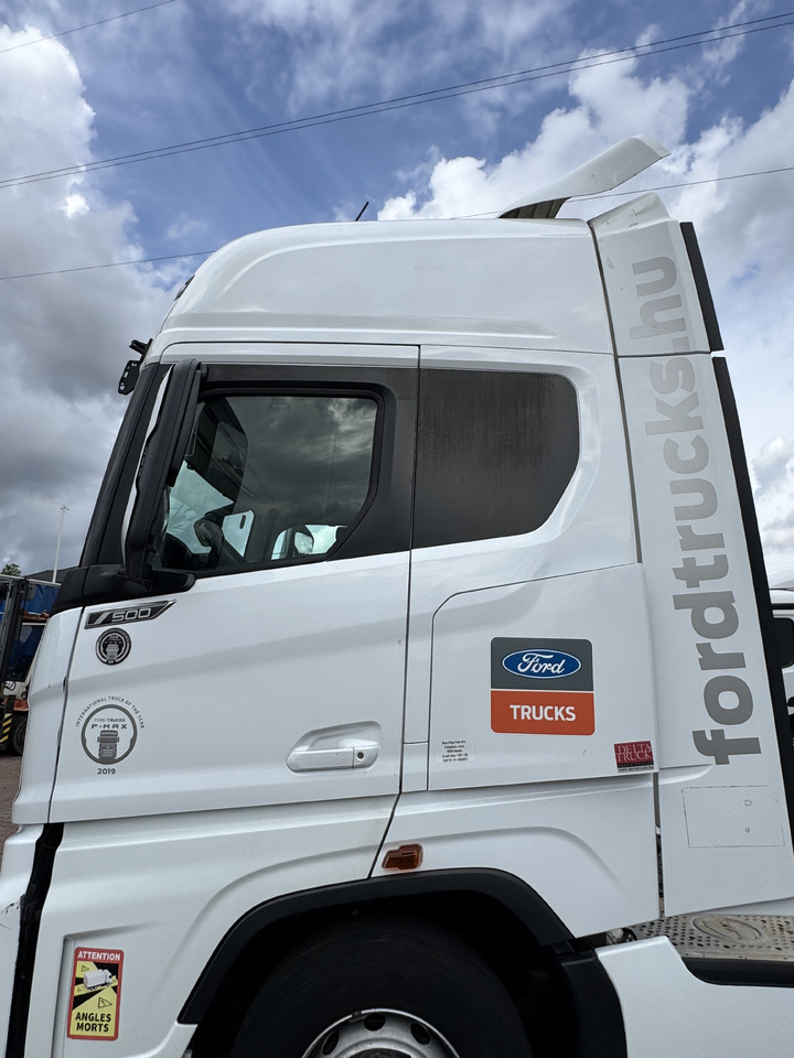 FORD F-MAX TRUCKS 500 - 驾驶室:图4 FORD F-MAX TRUCKS 500 - 驾驶室:图4