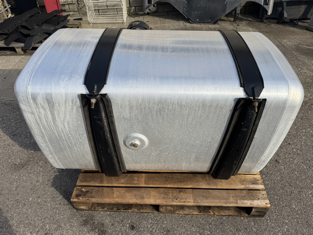 Ford F-Max - 燃料箱:图4 Ford F-Max - 燃料箱:图4