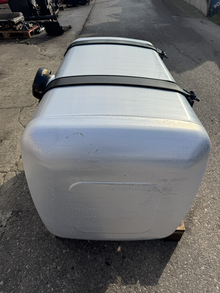 Ford F-Max - 燃料箱:图3 Ford F-Max - 燃料箱:图3