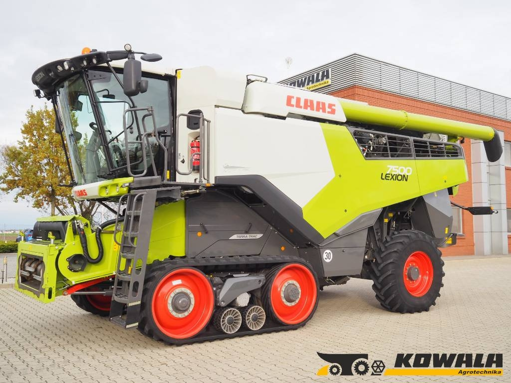 Claas Lexion 7500TT GPS + V930 - 联合收割机:图1 Claas Lexion 7500TT GPS + V930 - 联合收割机:图1