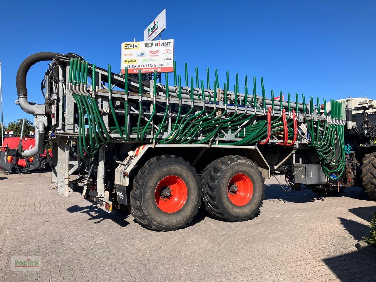 CLAAS Xerion 4000 Saddle Trac Gülletechnik - 拖拉机:图5 CLAAS Xerion 4000 Saddle Trac Gülletechnik - 拖拉机:图5