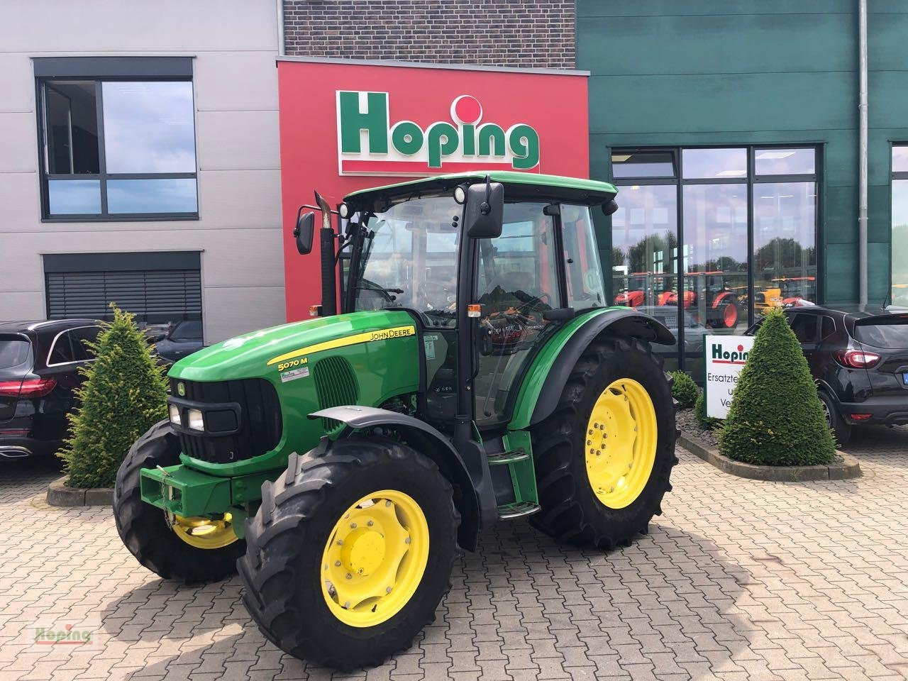 John Deere 5070 M - 拖拉机:图1 John Deere 5070 M - 拖拉机:图1