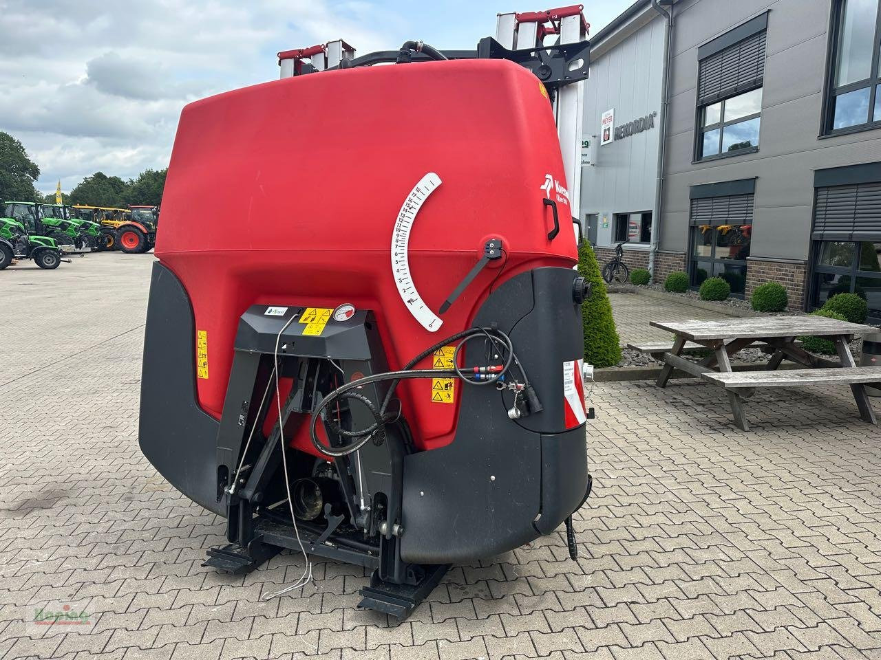 Kverneland IXter B18 1.800 iXsray - 拖拉机悬挂式喷雾机:图5 Kverneland IXter B18 1.800 iXsray - 拖拉机悬挂式喷雾机:图5