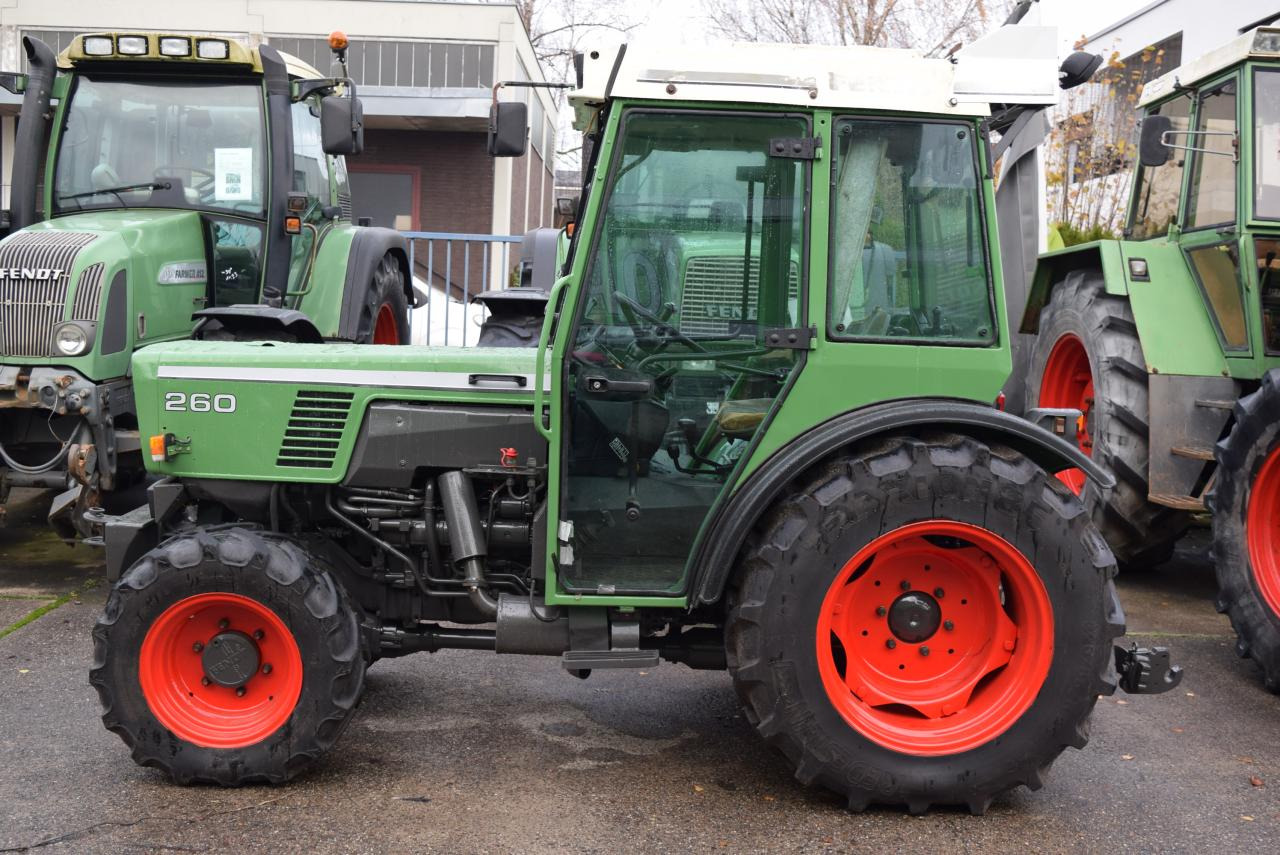 Fendt 260 V - 跨越式拖拉机:图2 Fendt 260 V - 跨越式拖拉机:图2