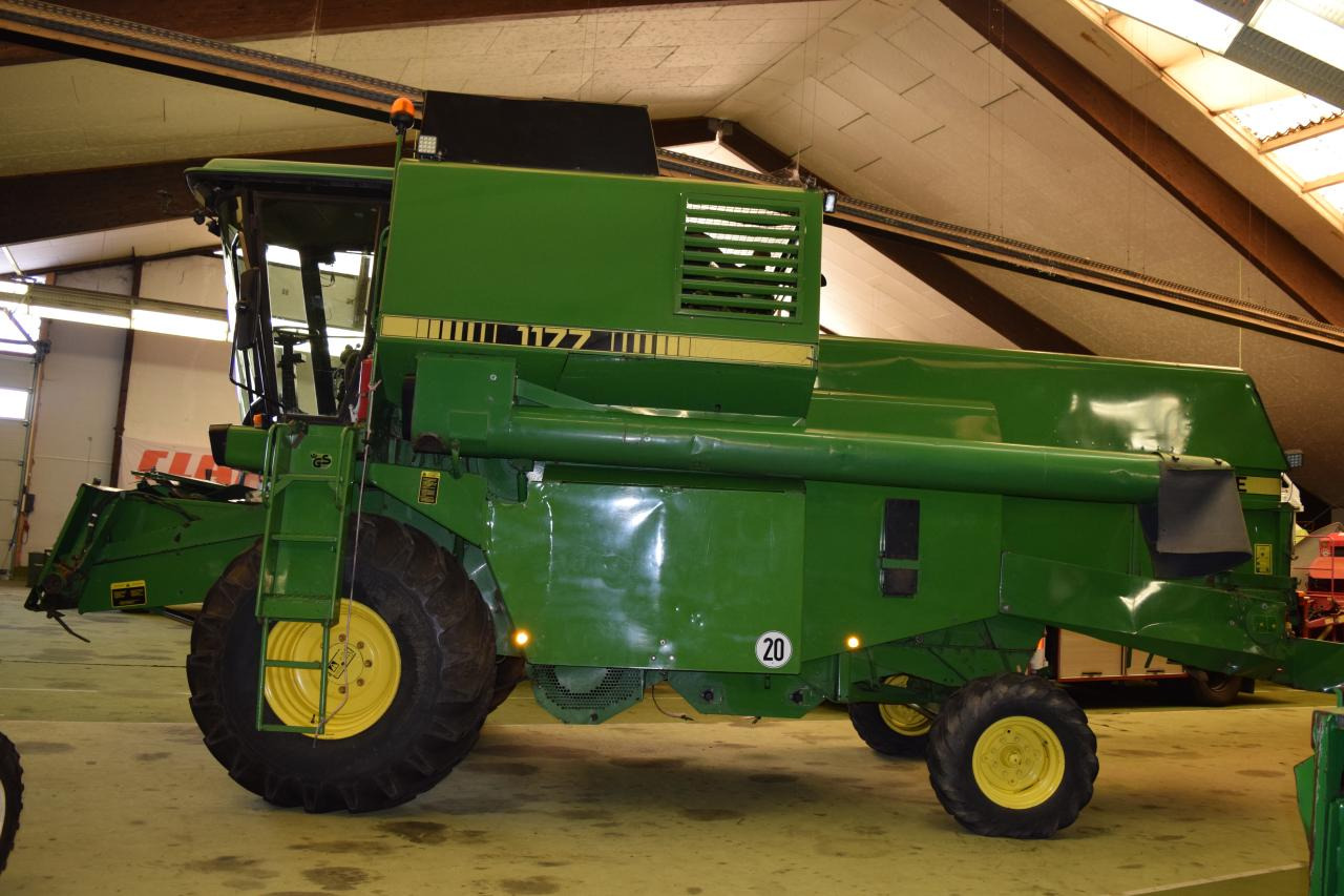 John Deere 1177 - 联合收割机:图1 John Deere 1177 - 联合收割机:图1