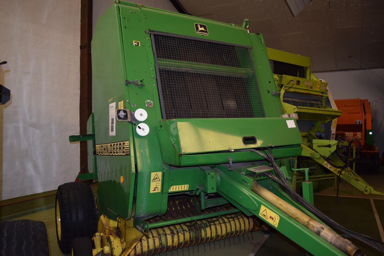 John Deere 580 - 圆形打包机:图3 John Deere 580 - 圆形打包机:图3