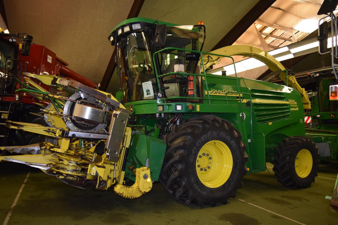 John Deere 7400 - 饲料收割机:图1 John Deere 7400 - 饲料收割机:图1