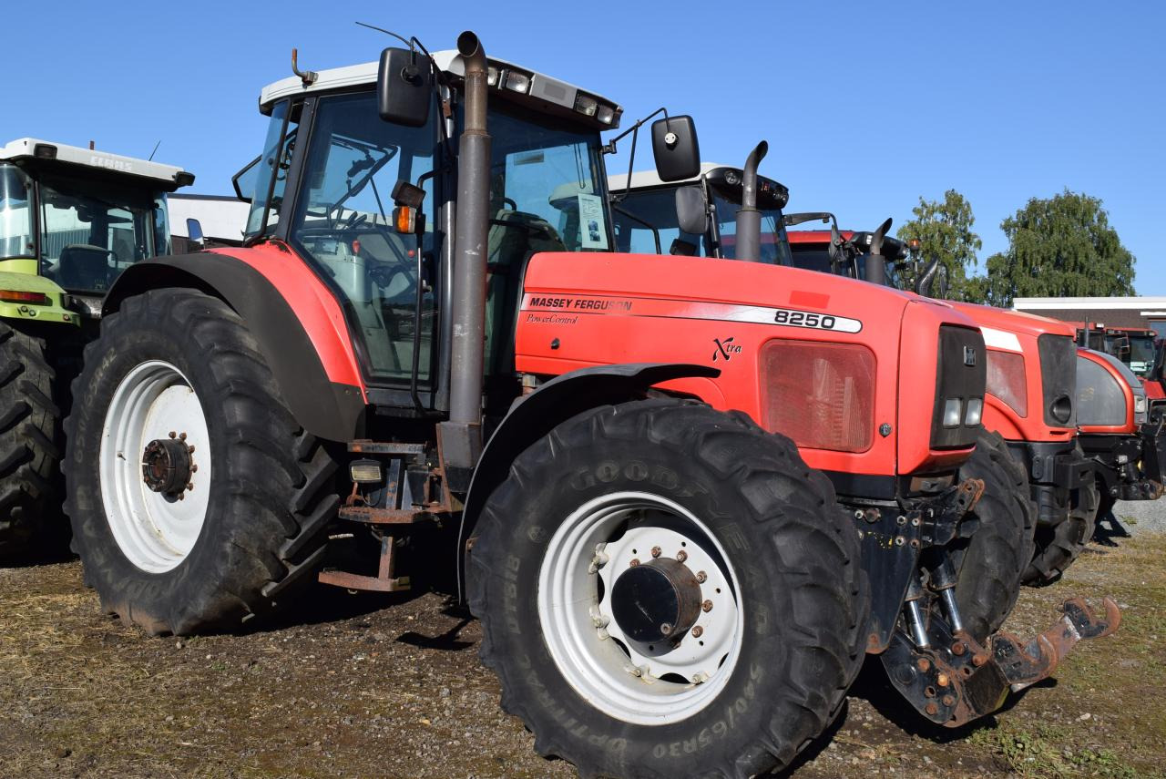 Massey Ferguson MF 8250 - 拖拉机:图1 Massey Ferguson MF 8250 - 拖拉机:图1